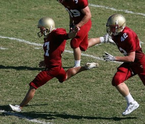 开云体育2026-欧冠淘汰赛之夜，詹姆斯数据全面爆炸，当伟大在两种赛场同时降临