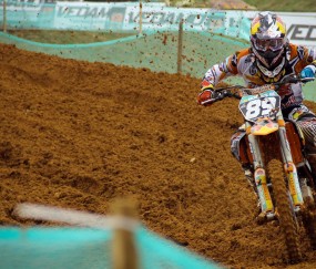 开云APP-老鹰强压新疆队，字母哥硬仗之王，当东方坚韧遇上西方统治力