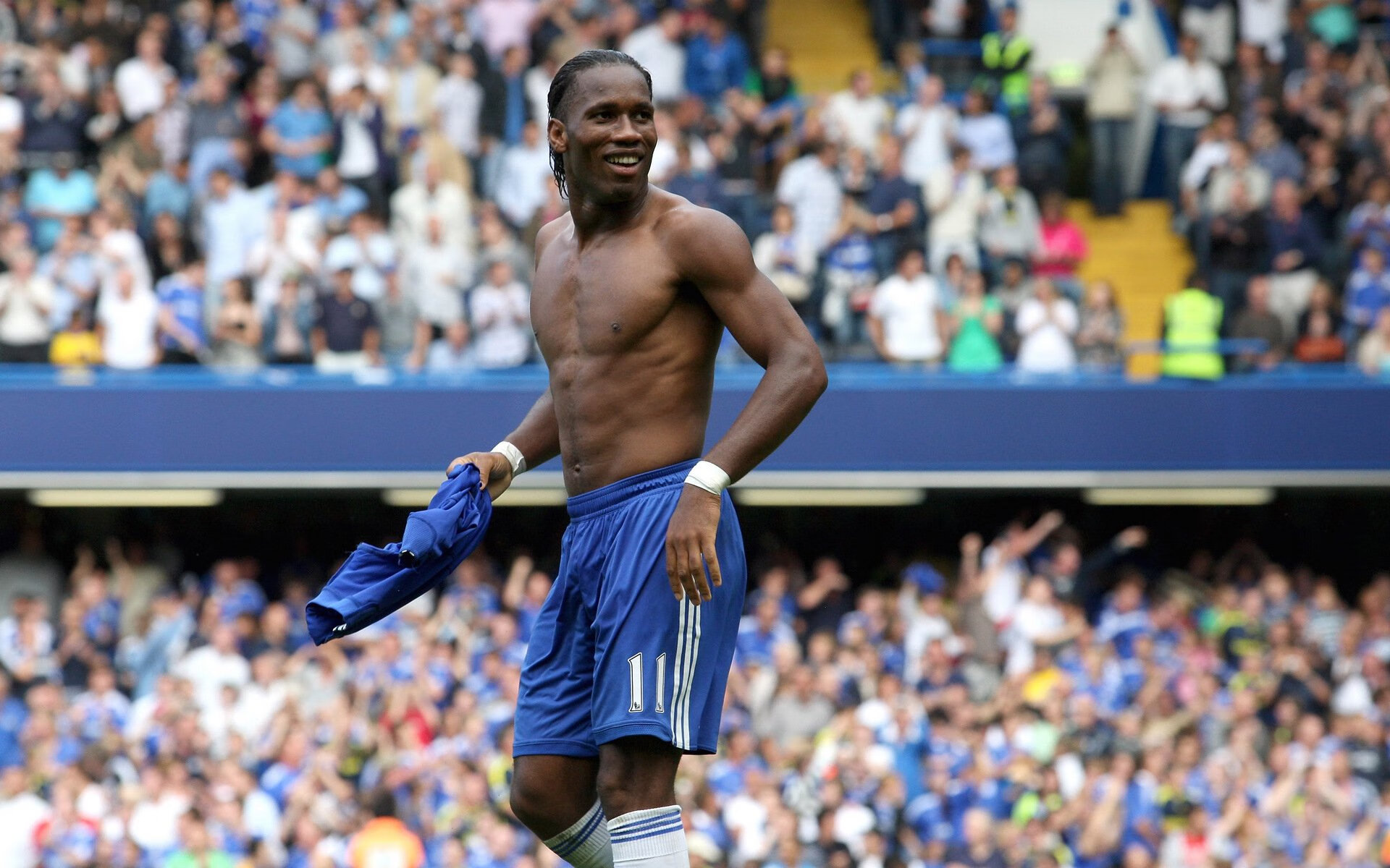 欧冠半决赛之夜,塔图姆数据全面爆炸,当绿茵场与硬木地板共振