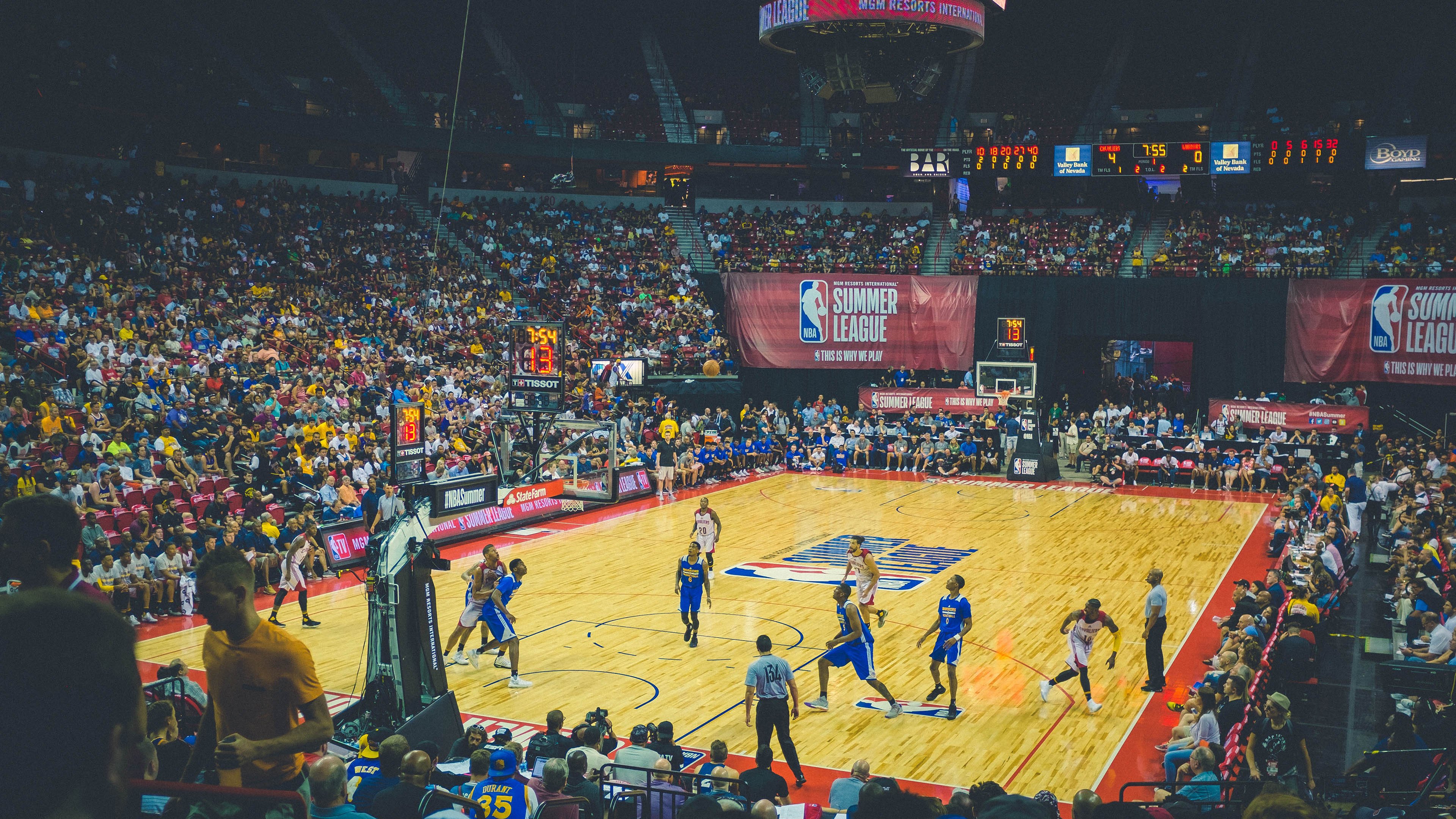 巴萨火力压制曼城，拉亚成为关键先生，诺坎普之夜的战术革命